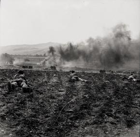 PPCLI engaging the enemy near Valguarnera. Photo by Frank Royal, © DND/NAC PA-163670